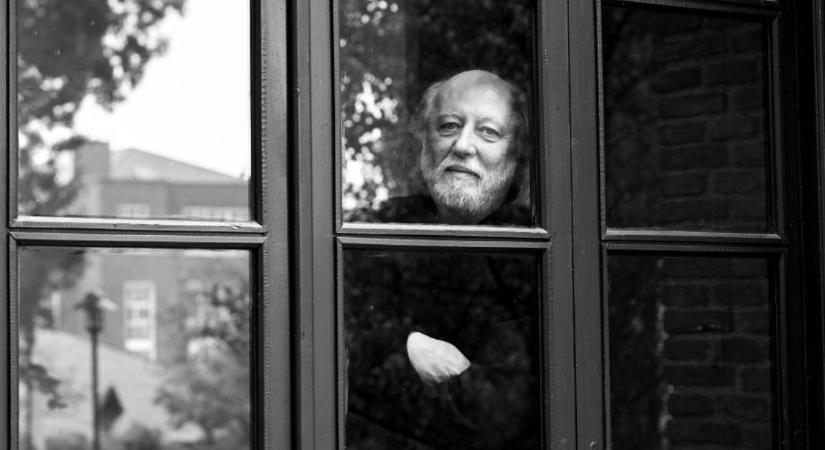 NobelMobil 2025: Különleges közösségi esemény indul a Nobel-díjas Krasznahorkai László tiszteletére