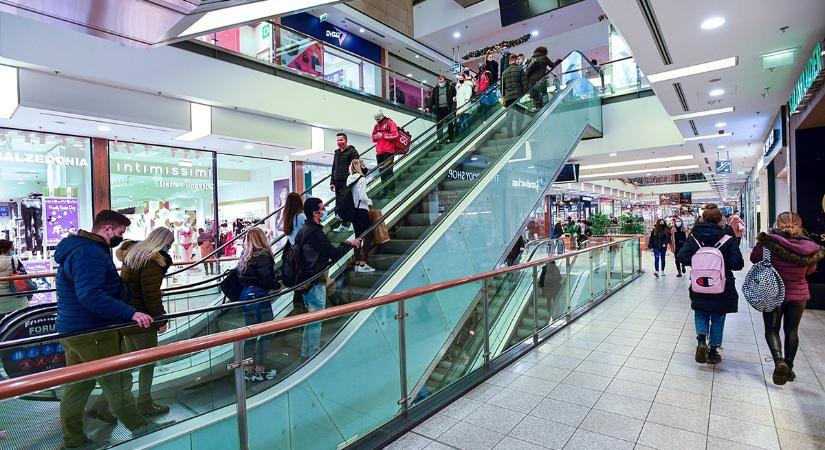 Nagy a baj: rendkívüli helyzet alakult ki a népszerű plázában, minden bolt bezárt