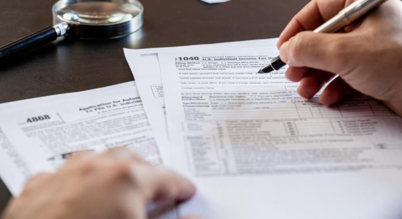 Óriási adókönnyítés jön a kisvállalkozóknak: sokan százezreket spórolhatnak 2026-tól