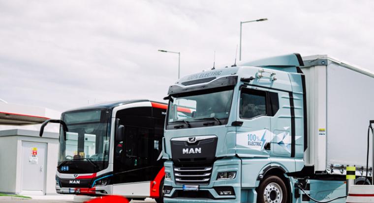 Magyarországra is kiterjedő megawattos töltőhálózat épül 70 millió eurós EU-támogatással