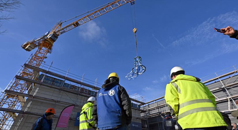 Brutális visszaesés az építőiparban: a magyar cégek 65 százalékának zuhant az árbevétele, és ennél rosszabb is jöhet még