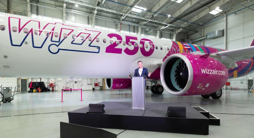 Egyedi festéssel érkezett meg a 250. repülőgép a Wizz Air flottájába, innen még duplázna a légitársaság