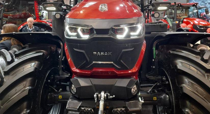 Tarolni fog a török gyártó, elképesztő traktorújdonsággal rukkolt elő