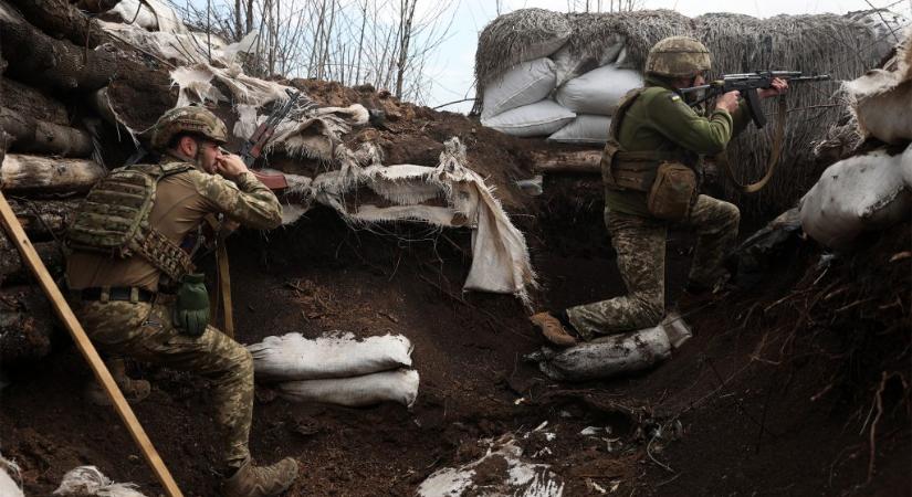 Csapást mért egy orosz olajfinomítóra és egy drónraktárra az ukrán hadsereg