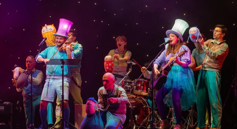 Karácsonyfadíszítés, jótékonysági akció és szilveszteri koncert is vár a Budapest Bábszínházban