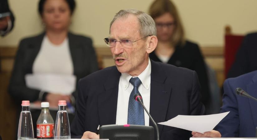 Pintér Sándor válaszolt Grecsó Krisztiánnak, miután a költő útszéli trógernek nevezte őt