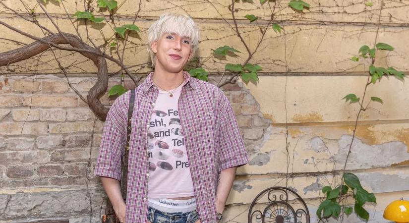 WhisperTon meglepő képekkel ajándékozta meg rajongóit a születésnapján