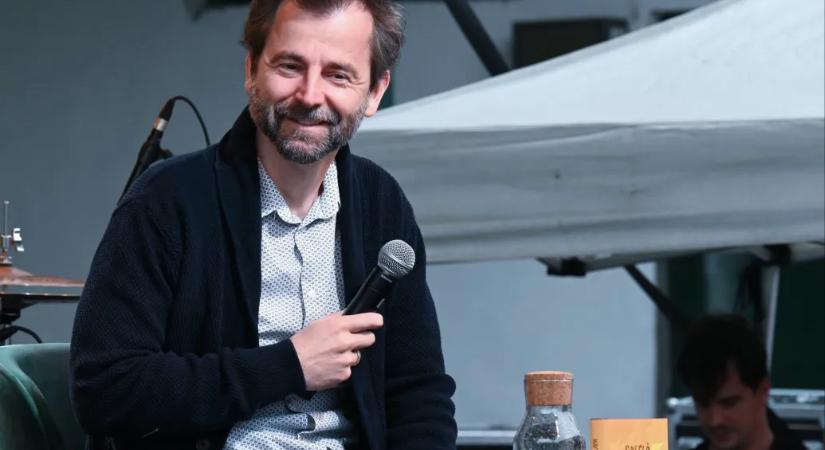 A Belügyminisztérium reagált Grecsó Krisztián posztjára, amiben Pintér Sándort kritizálta