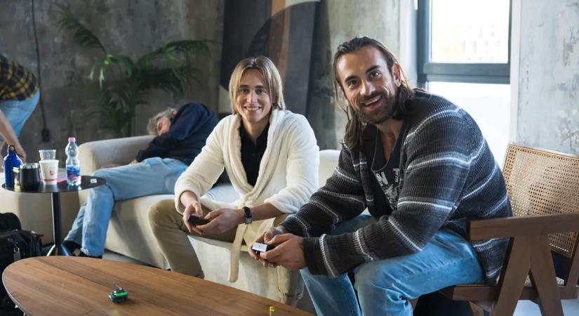 Dobó Kata castingolta Mucsi Zoltán négylábú kollégáját, Bodzát