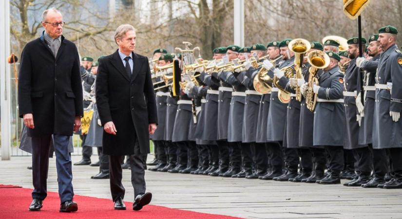 Orbán Viktor Moszkvában – nem rejtette véka alá véleményét a német kancellár