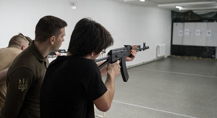 Napirendre tűzték a fegyverlegalizációt