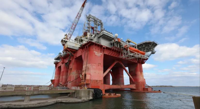 Törvénymódosítással szorítaná ki Románia a Lukoilt egy Fekete-tengeri gázmezőről