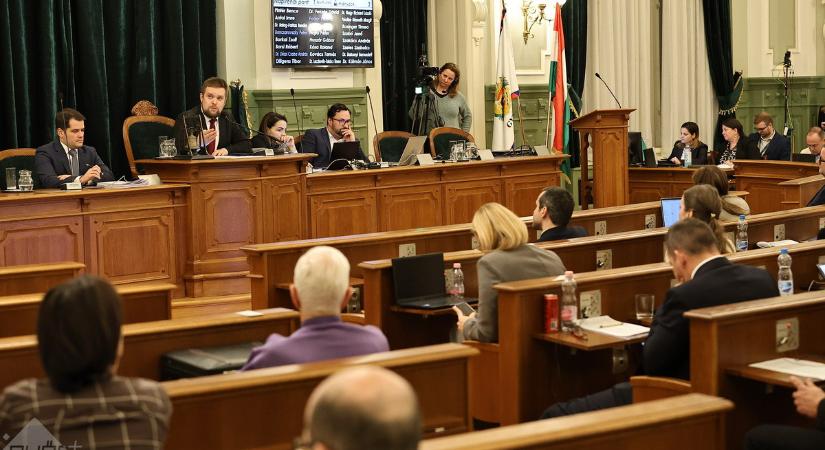 Rövid közmeghallgatást tartottak, kevés kérdéssel