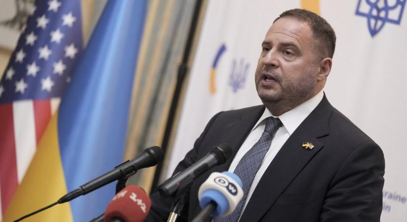 A házkutatás után lemondott Zelenszkij jobbkeze