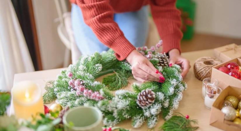 Így készíts koszorút kartonpapírból: bámulatosan szép lesz a végeredmény