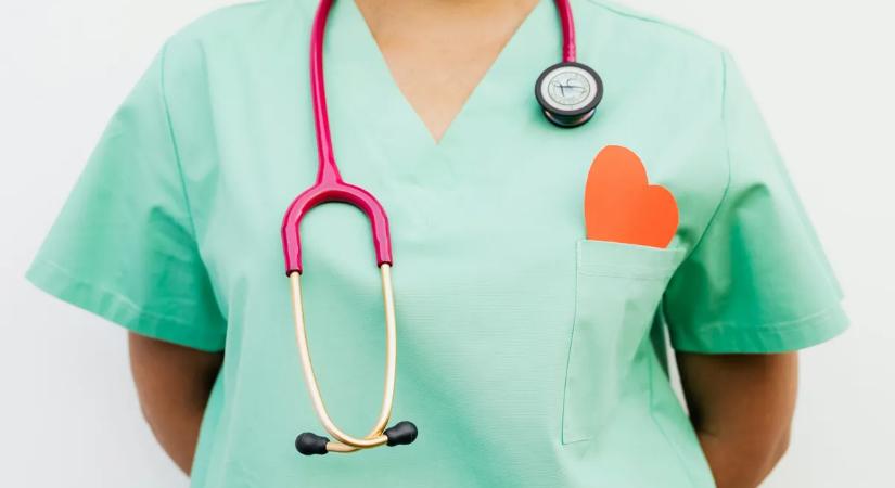 Hihetetlen, mit tett egy ápolónő az idős asszonnyal