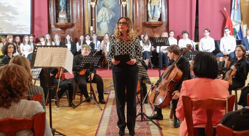 Adventi koncert a premontrei gimnáziumban