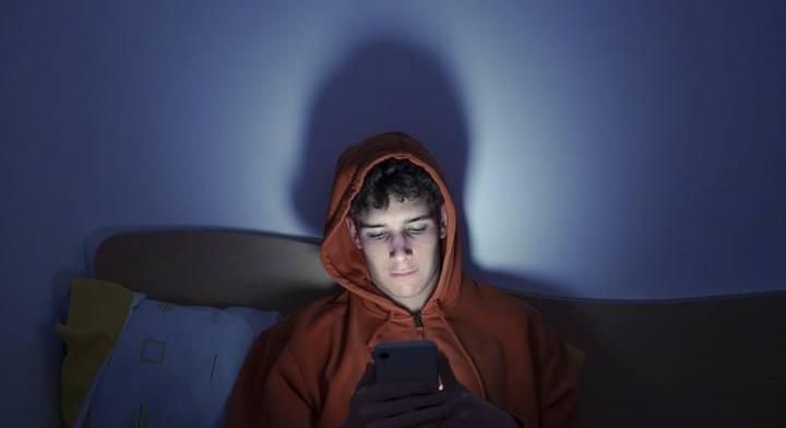 Aggasztó trend terjed a tinédzserek körében: így barátkoznak manapság