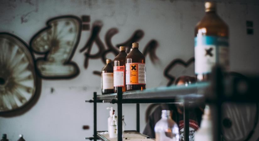 Hónapokig mérgezte rendőr férjét a kegyetlen feleség