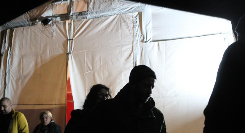 Minden éjszaka harc a túlélésért – hajléktalanok a dermesztő fagyban