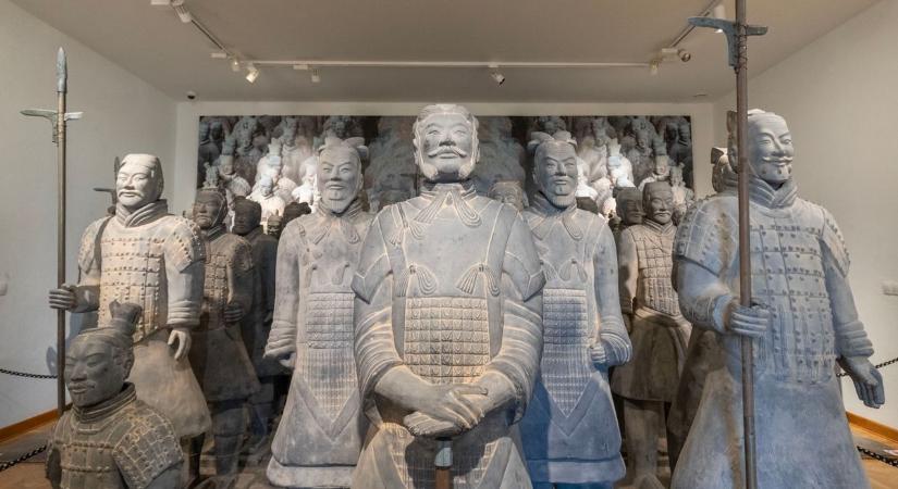 A császár halhatatlan őrei: agyagkatonák Kápolnásnyéken is! (videóval)