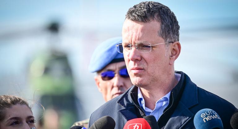 Belebukott az önéletrajz-hamisításba a román védelmi miniszter