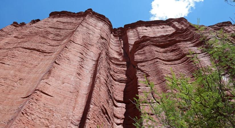 Barátai szeme láttára, fotózás közben vesztette életét egy 33 éves nő – 24 métert zuhant