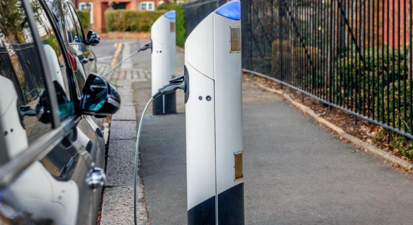 Ne maradj le a milliárdokról: február végéig lehet pályázni vállalati e-autóra