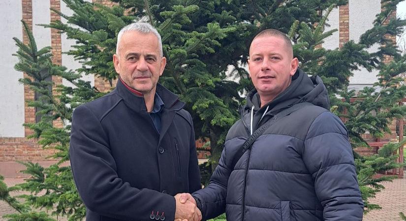 Kiderült, honnan érkezett Tiszasziget karácsonyfája, megható történet áll mögötte