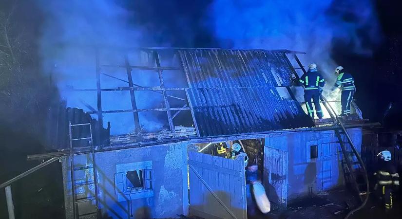 Tűz ütött ki egy melléképületben Munkácsi járásban