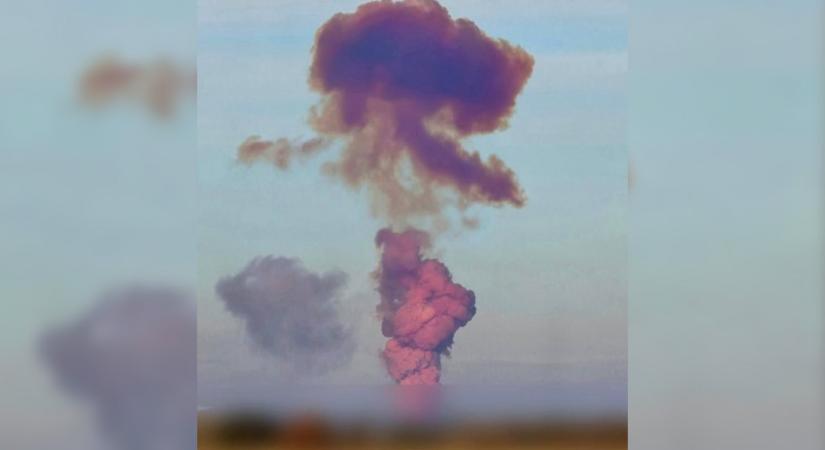 Nagy lila füsstel robbant fel egy rakéta egy orosz bázis közelében