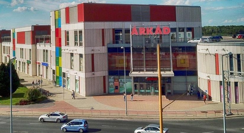 Újabb bolt zárt be a győri Árkádban