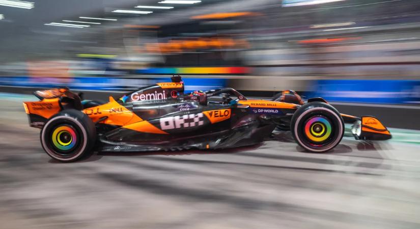 Verstappent a csapattársa is megelőzte, de nem a két McLaren kezdi élről a sprintfutamot