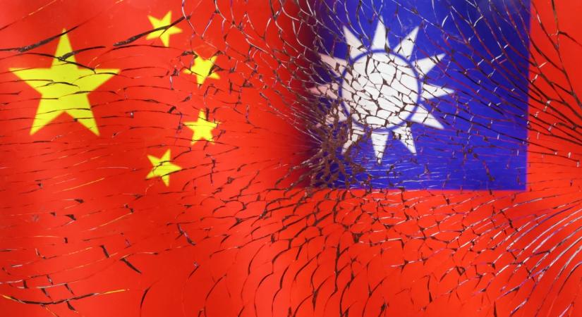 Útlevélvád: hazudott a kormányközeli Tűzfalcsoport az Átlátszó újságírójának házastársáról