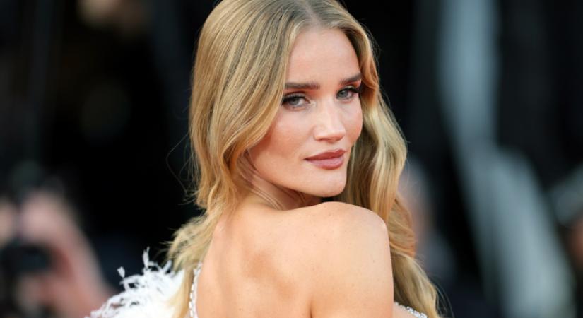 Rosie Huntington-Whiteley kabátja a szezon legszebbje: minden nőn csodásan mutat