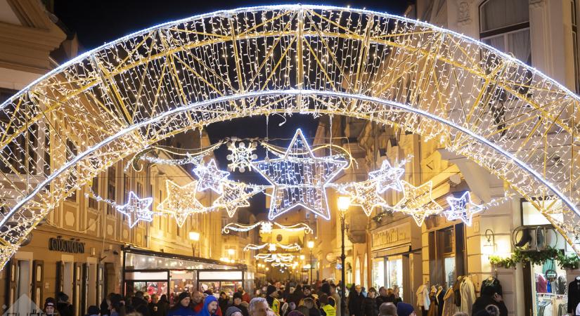 Ünnepi fények ragyognak Győrben