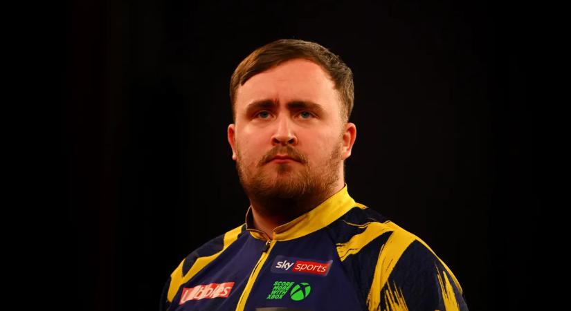 Gyorsétteremben kötött ki a népszerű világbajnok, hamburgereket osztogat