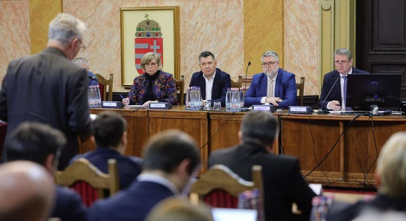 Külterület közművesítése, útfelújítások – lakossági fórumot tartottak Egerben