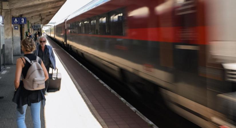 Elesett a győri fővonal, ezért késnek sokat a vonatok