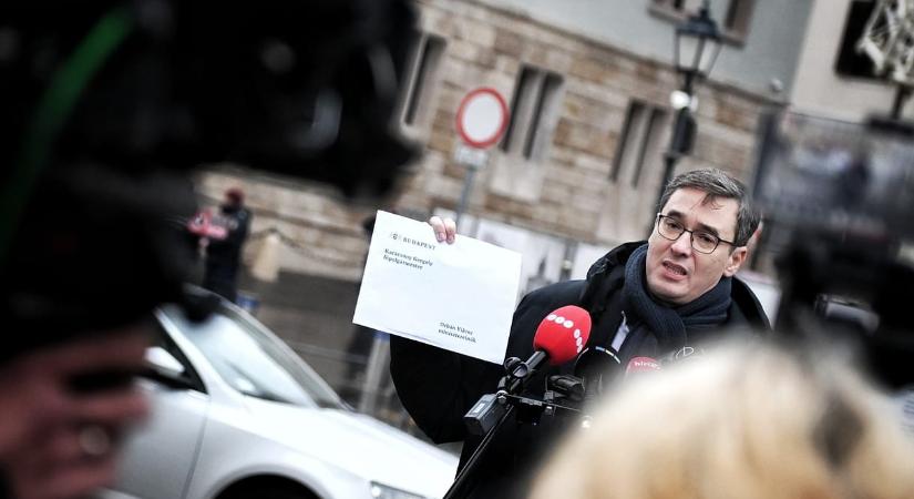 Itt van, miről szavazna hétfőn a Közgyűlés, mielőtt Karácsonyék a Karmelitához vonulnak