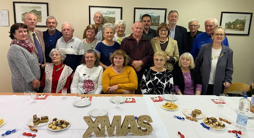 Megható munkahelyi találkozót tartottak a Hadkiegészítő Parancsnokság egykori dolgozói