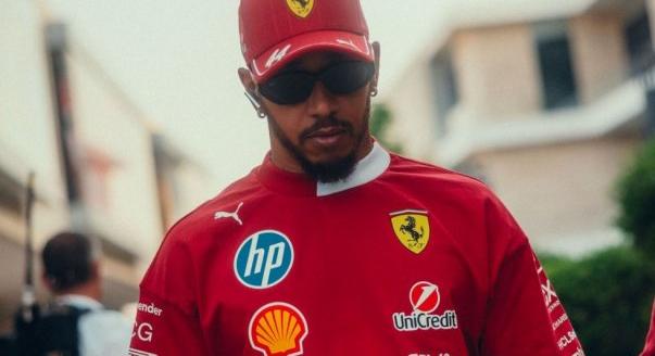 „Az időjárás kellemes” – Hamilton a 18. helyről