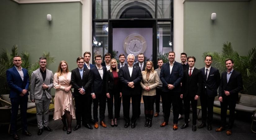 Értékelte első hónapjait az Ifjúsági Kereszténydemokrata Szövetség új vezetése - Semjén Zsolt is jelen volt a megbeszélésen