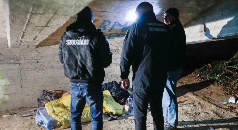 Ítélkezni senkinek sins joga, viszont az életmentés mindenkinek a kötelessége - Hajléktalanok a szombathelyi éjszakában