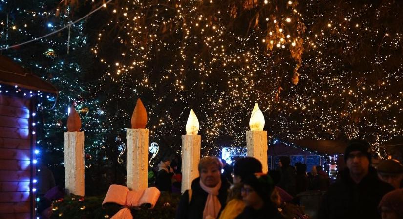 Fénybe borul Mezőtúr – kezdődik az adventi időszak