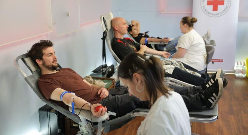 Népszerű volt a TV Eger véradása, adományt is gyűjtöttek