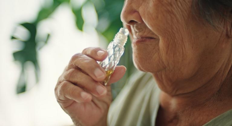 Megtalálták az illatot, amely mindenkit boldoggá tesz