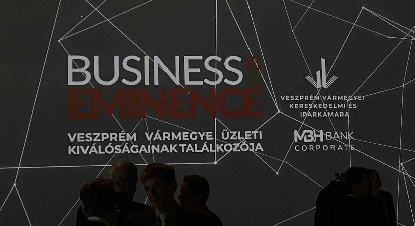 „Történelmi siker az iparpolitikában” – Átadták a Top 300 üzleti díjakat ( videó)