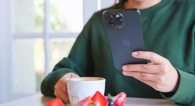 Kiborult a feleség, hogy nem kapja meg a tehetős férjétől az új iPhone-t