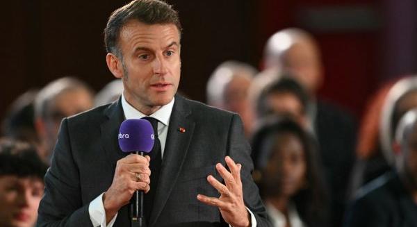 Macron nagyon eltiltaná a diákokat a mobiltelefontól a középiskolában